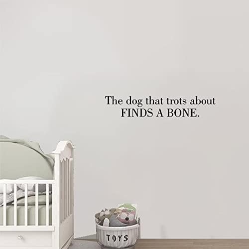 O cachorro que trota sobre encontra um osso. Adesivo decoração de parede decalques de parede inspirados