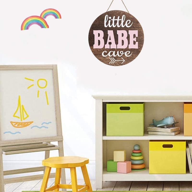 Little Babe Cave Door Sign para meninos meninos garotas Nursery Arte de parede de madeira natural Criança