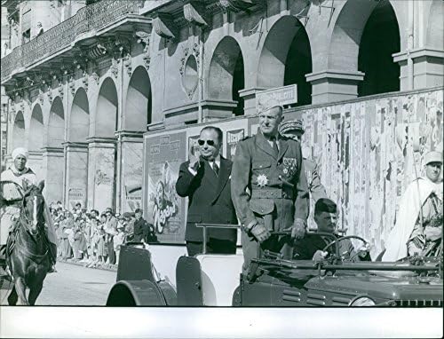 Foto vintage do Presidente Fran231; Ois Hollande na Argélia.