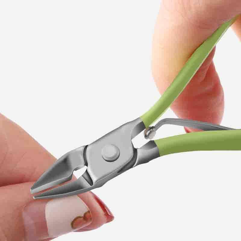 MDFGSH 16PCS Manicure Cutters Clipper unhas Conjunto de unhas Caixa de ouvido verde colher de