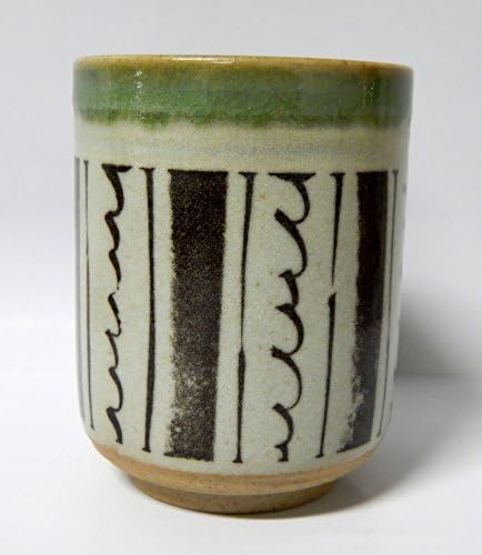 Xícara de grama japonesa verde com design exclusivo