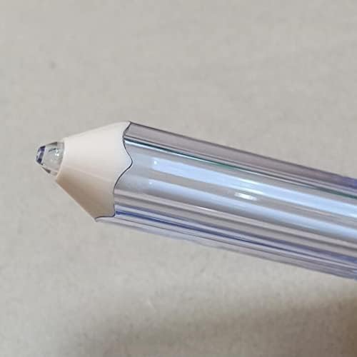 Tubos de brilho labial vazios em forma de lápis